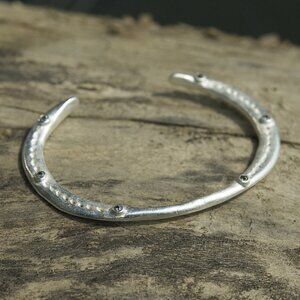 Vital Silver and Diamond Bangle Bracelet | Bauxo
